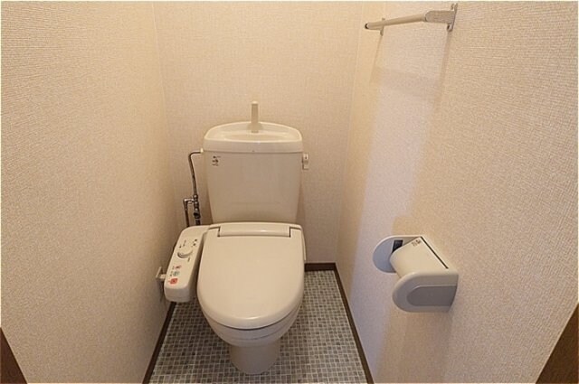 物件内観写真10　(温水洗浄暖房便座のトイレ)