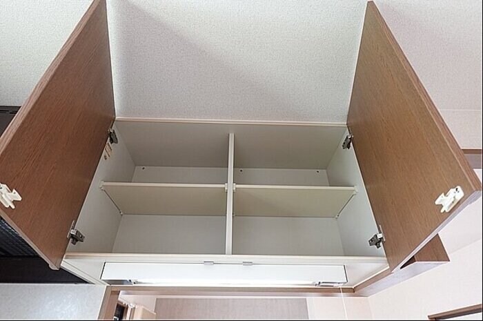 物件内観写真22　(キッチン・上部収納棚)