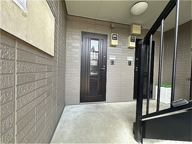 物件内観写真24　(玄関前)