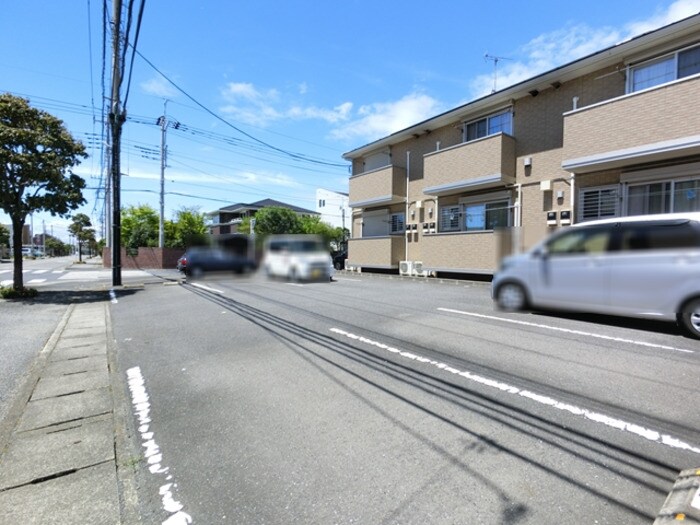 物件外観写真2　(駐車場)