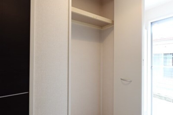 物件内観写真17　(玄関・収納)