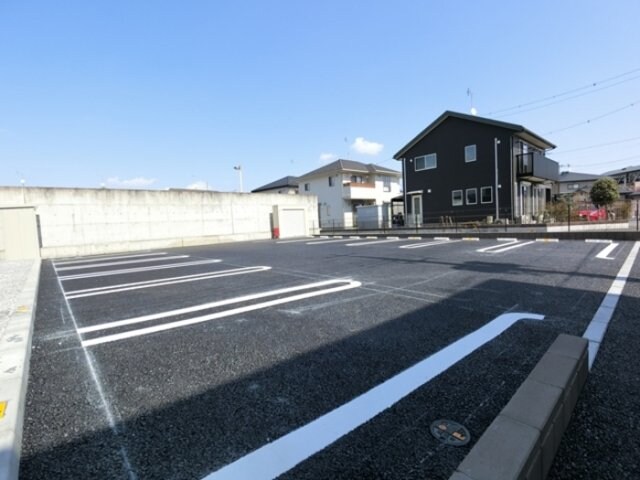 物件外観写真2　(駐車場)