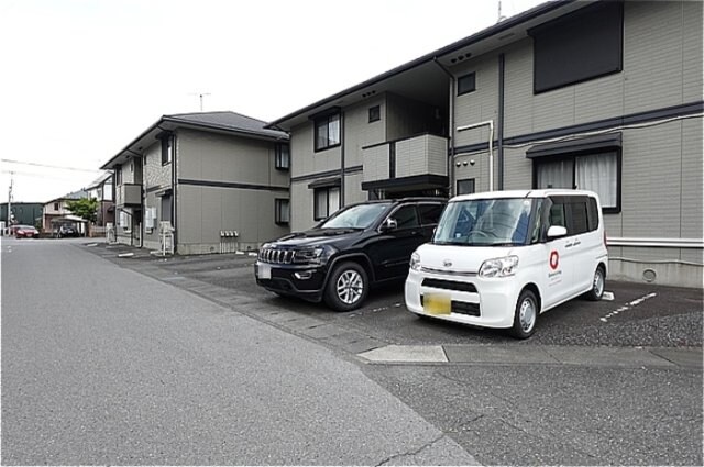 物件外観写真2　(駐車場)