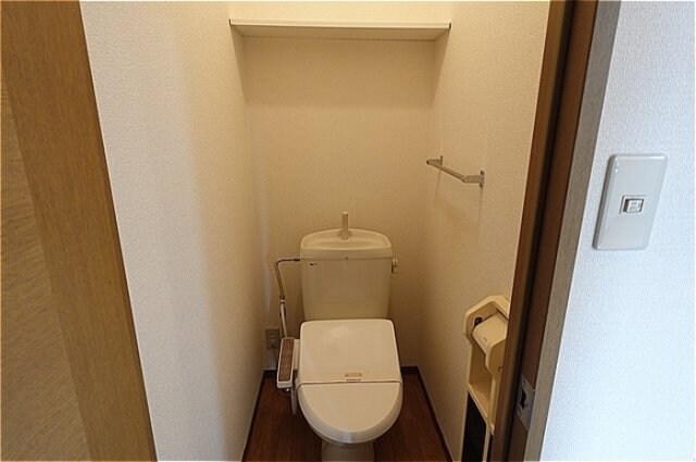 物件内観写真9　(温水洗浄暖房便座のトイレ)