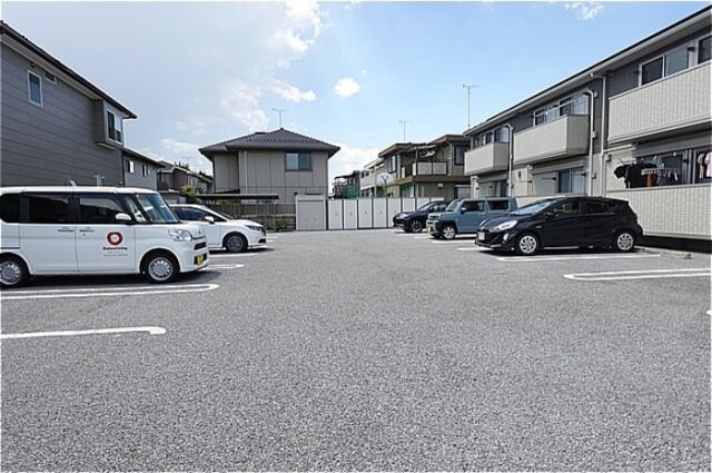 物件外観写真2　(駐車場)