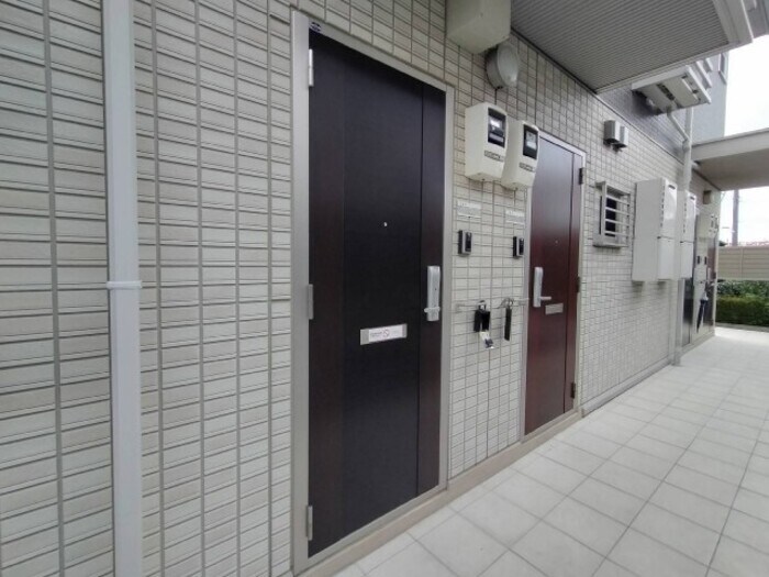 物件内観写真23　(玄関前)