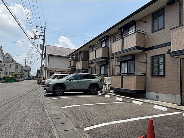 物件外観写真2　(駐車場)