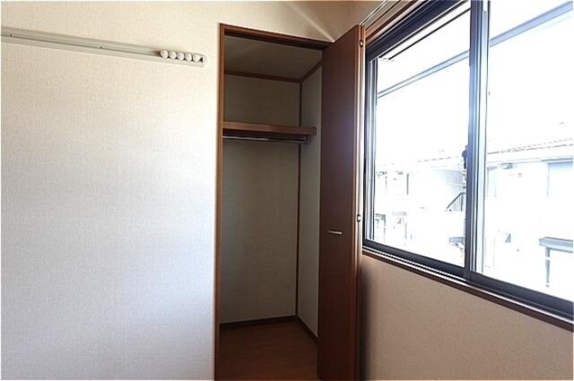 物件内観写真11　(南東洋室・クローゼット)