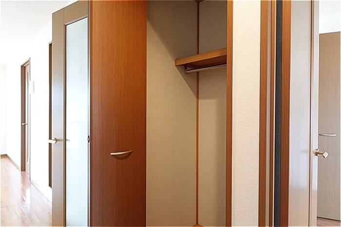 物件内観写真17　(廊下・クローゼット)