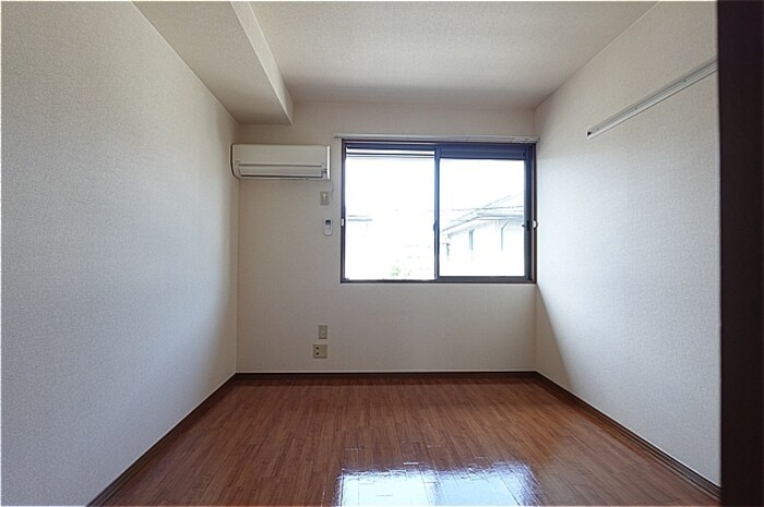 物件内観写真18　(北西洋室（エアコン付き）)