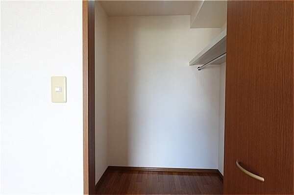 洋室(北西洋室・ウォークインクローゼット)