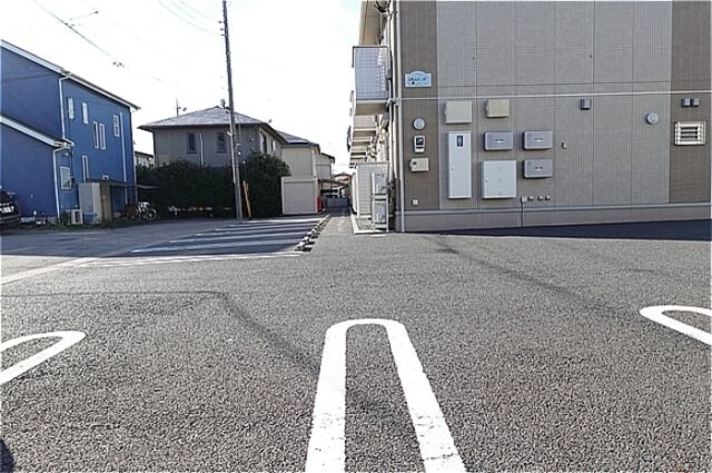 物件外観写真2　(駐車場)