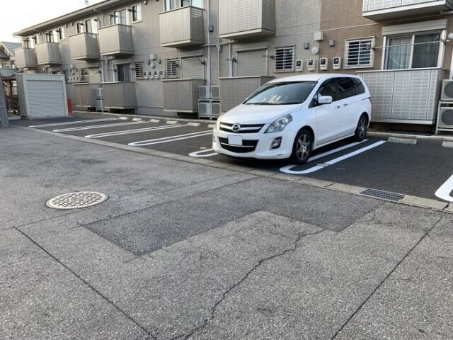 物件外観写真3　(駐車場)