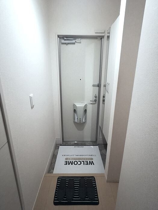 物件内観写真14　(鏡付きシューズボックス)