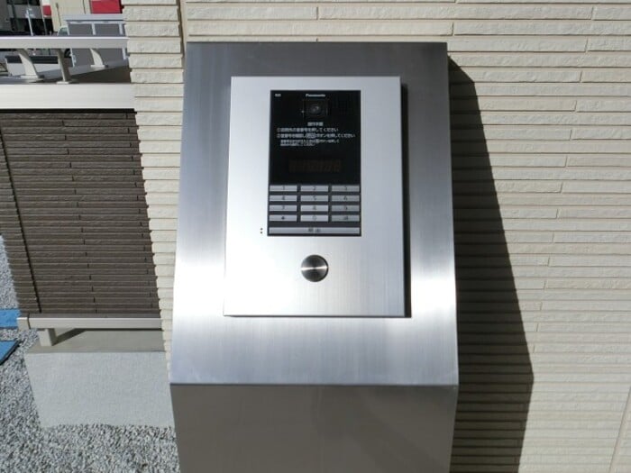 物件外観写真2　(オートロックのエントランス)