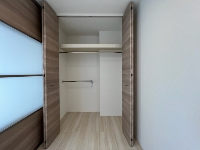 物件内観写真11　(洋室・収納)
