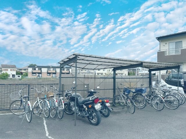 物件内観写真2　(駐輪場)