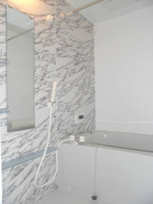 物件内観写真10　(換気暖房乾燥機付浴室)