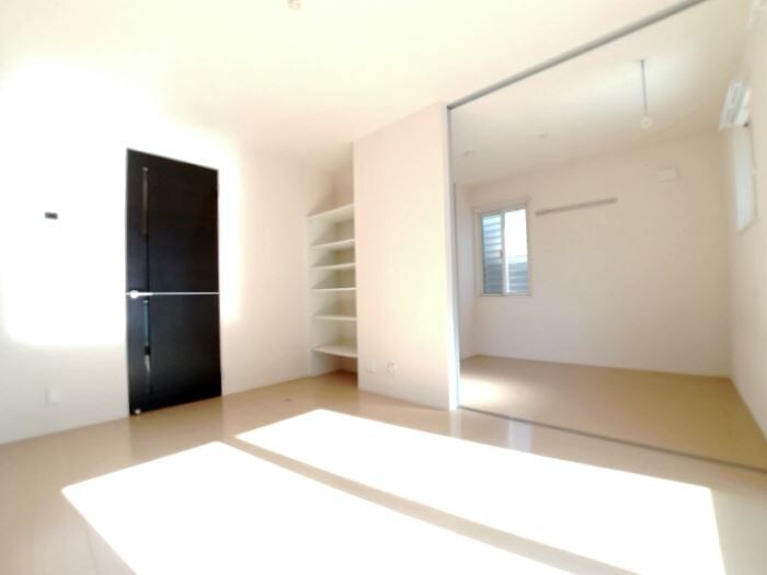 物件内観写真11　(リビング～洋室)