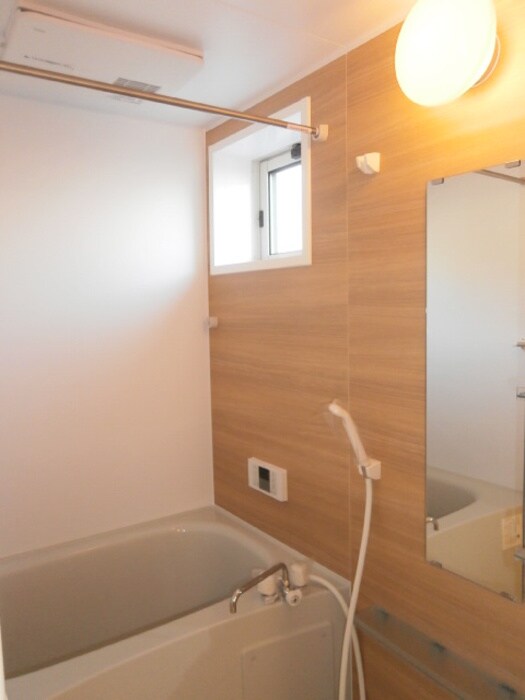 物件内観写真10　(換気暖房乾燥機付浴室)