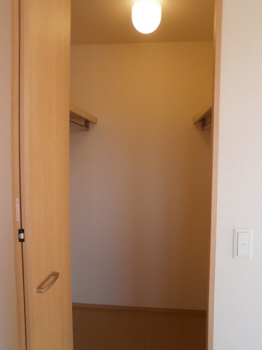 物件内観写真14　(ウォークインクローゼット)