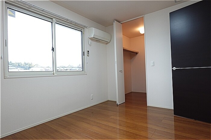 物件内観写真15　(２Ｆ・北洋室ウォークインクローゼット)