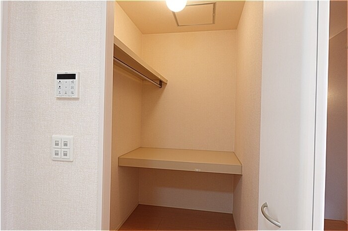 物件内観写真11　(ウォークインクローゼット)