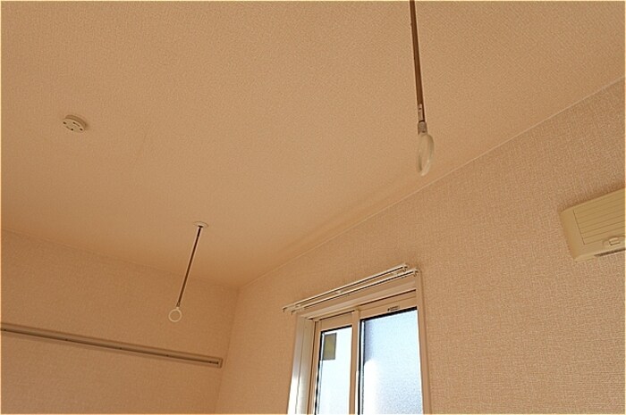 物件内観写真17　(洋室・室内物干し)