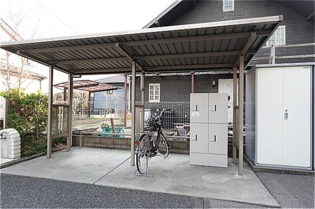 物件内観写真20　(駐輪場に宅配ＢＯＸ有ります)