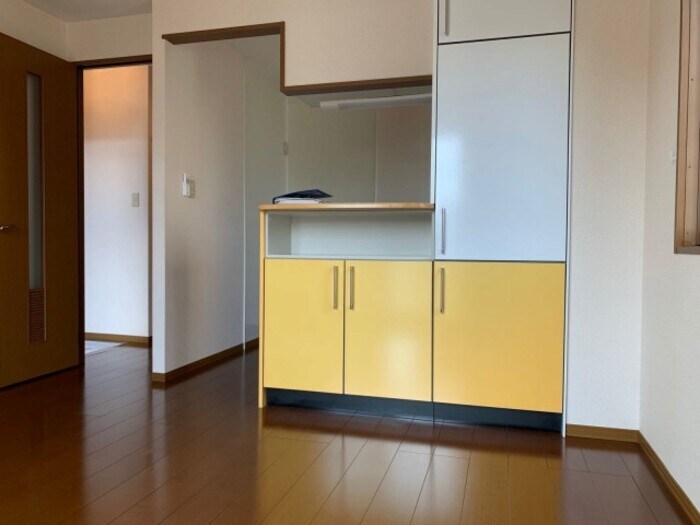 物件内観写真6　(ＬＤＫ（カウンター裏・収納）)