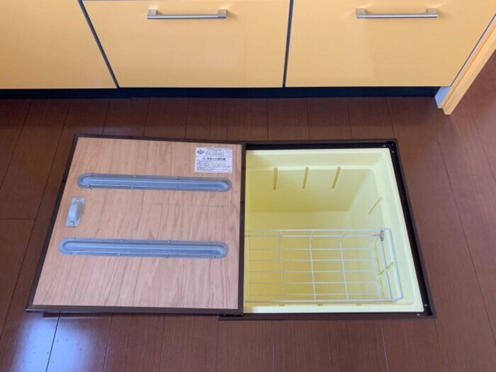 物件内観写真17　(床下収納)