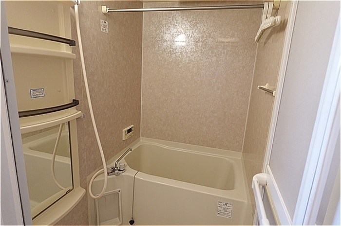 物件内観写真10　(換気暖房乾燥機付き浴室)