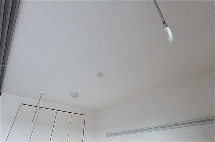 物件内観写真20　(洋室・室内物干し)