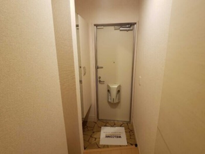 物件内観写真11　(鏡付きシューズボックス)