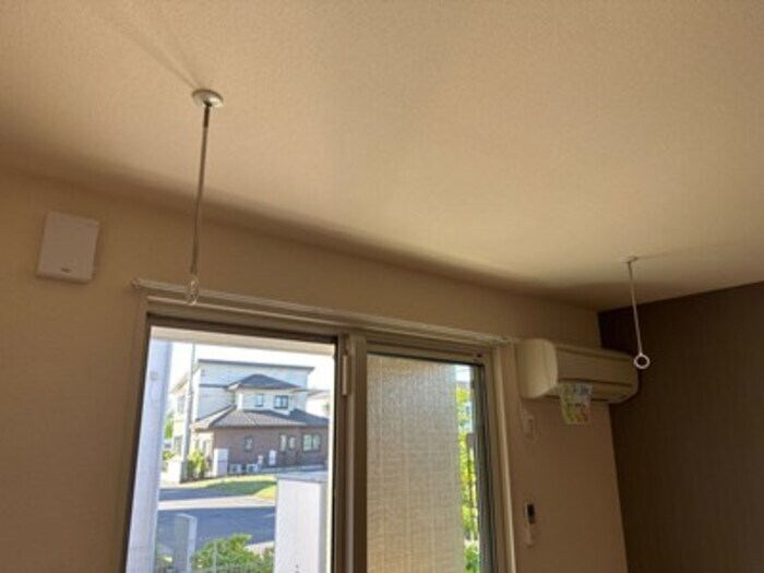 物件内観写真13　(室内物干し)