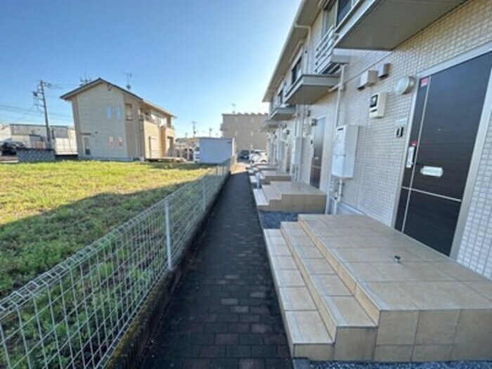 物件内観写真18　(玄関前)