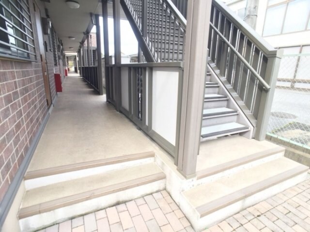 物件外観写真4　(エントランス)