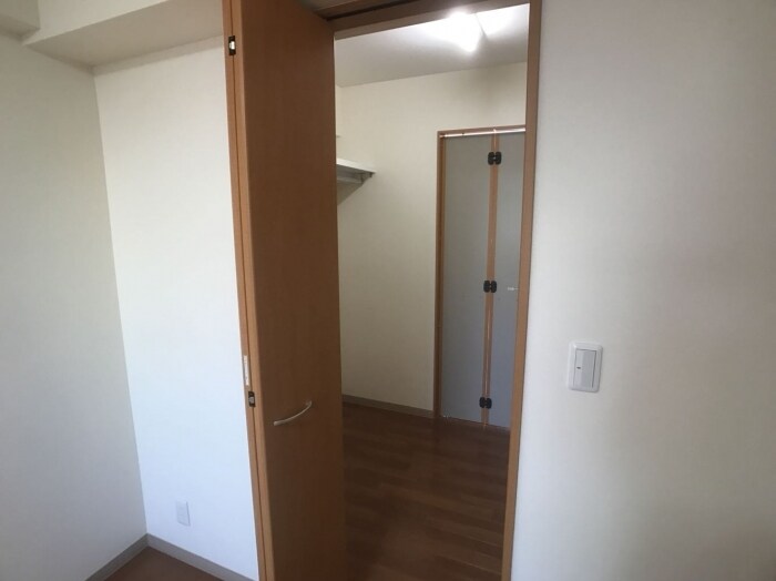 物件内観写真10　(ウォークスルークローゼット)