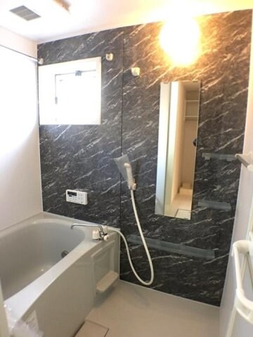 物件内観写真8　(換気暖房乾燥機付浴室)