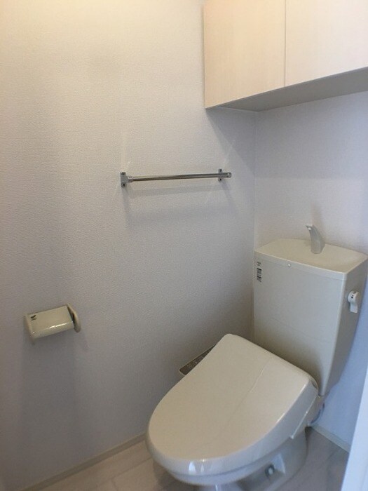 物件内観写真11　(温水洗浄暖房便座)