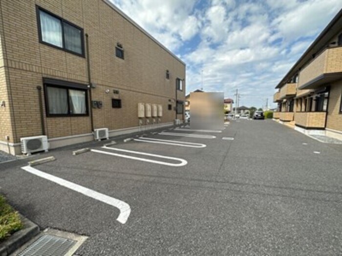 物件外観写真2　(駐車場)