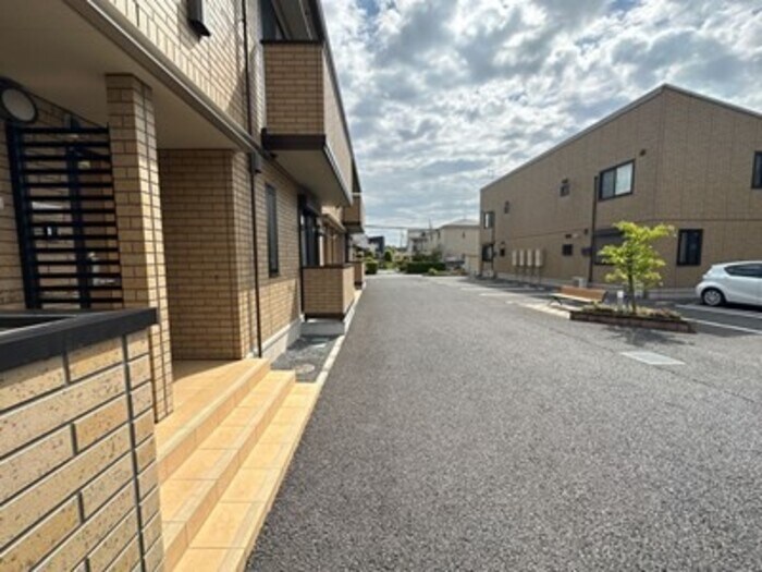 物件外観写真3　(共用ロビー)