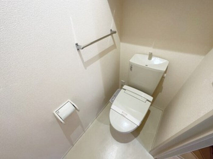 物件内観写真12　(温水洗浄暖房便座)