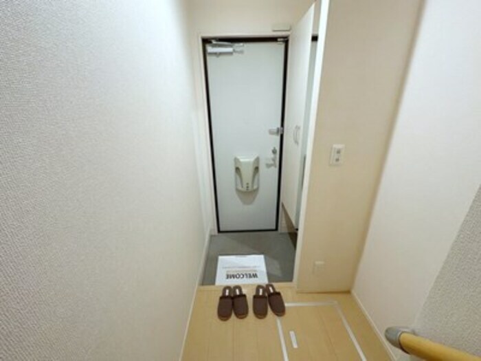 物件内観写真14　(玄関)