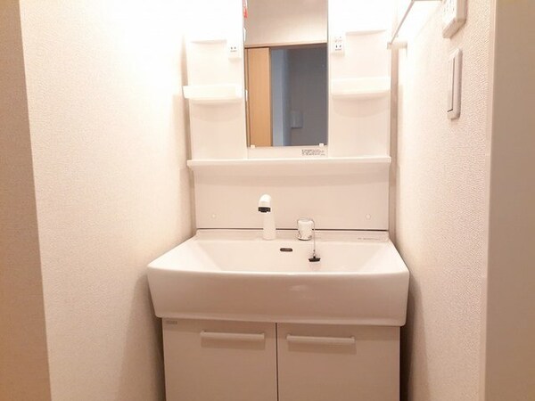 洗面・脱衣所(忙しい朝には欠かせない洗面所です)