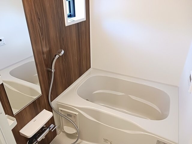 物件内観写真11　(日々の疲れを癒すお風呂付です)