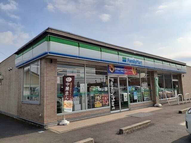 物件外観写真6　(ファミリーマート細谷１丁目店まで550m)