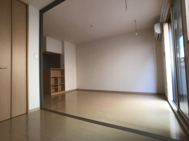 物件内観写真4　(東側洋室)