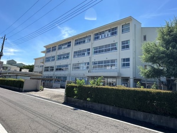 周辺環境(宇都宮市立泉が丘中学校 1765m)