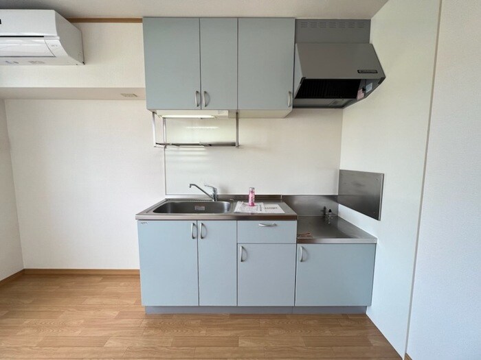 物件内観写真6　(キッチン（上部収納棚付き）)
